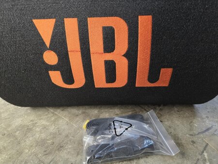 JBL BASSPRO8T Tube 