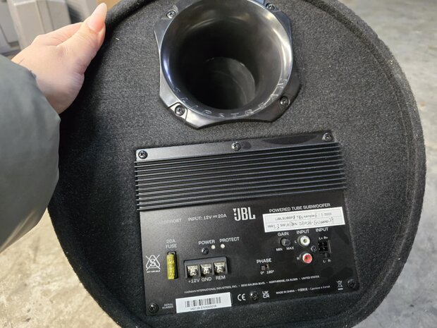 JBL BASSPRO8T Tube 