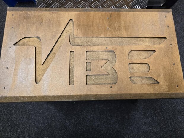 unieke houtlook kist vibe logo 1x12 inch