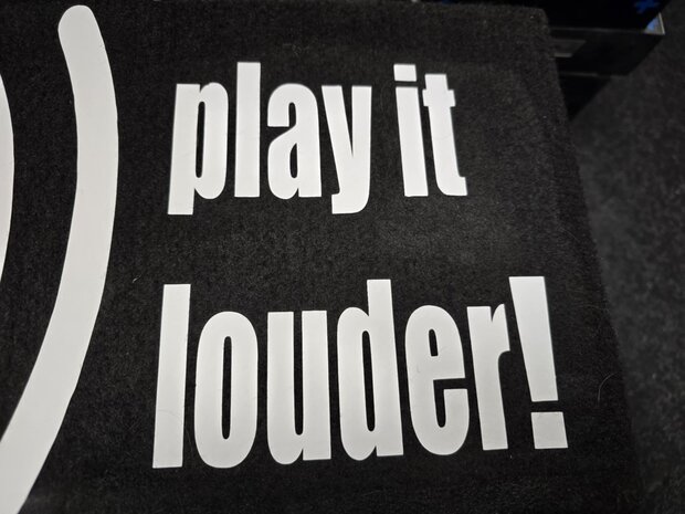 play it louder inc 2x 8 inch subwoofer